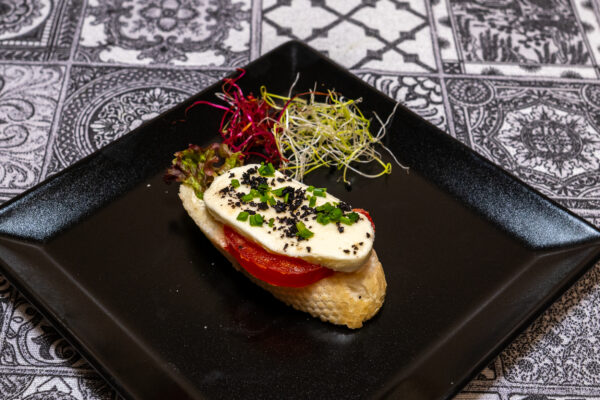 Caprese szendvics fekete olíva föld prémium mini szendvics